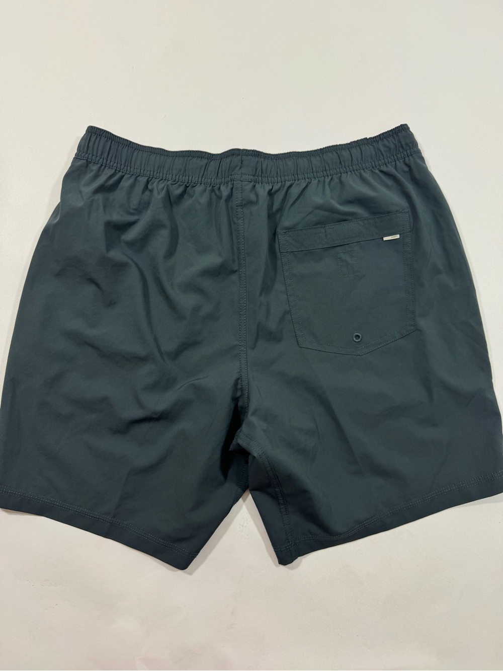 Vuori Kore Short Lined 7 Inch Grey - Picture 3 of 8